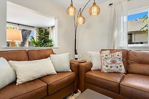 Downtown Windsor Home With Hot Tub & Pool Table