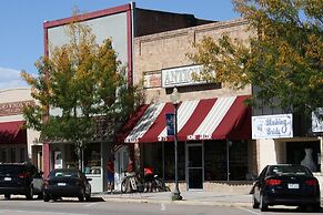 Downtown Windsor Home With Hot Tub & Pool Table