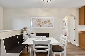 Downtown Windsor Home With Hot Tub & Pool Table