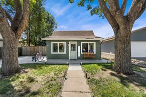 Downtown Windsor Home With Hot Tub & Pool Table