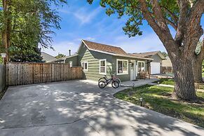 Downtown Windsor Home With Hot Tub & Pool Table