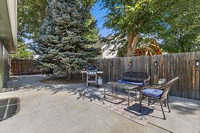 Downtown Windsor Home With Hot Tub & Pool Table