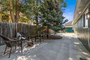 Downtown Windsor Home With Hot Tub & Pool Table