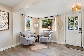 Downtown Windsor Home With Hot Tub & Pool Table