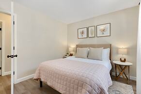 Downtown Windsor Home With Hot Tub & Pool Table