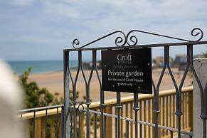 3 Croft House - Beach Front Sea Views Parking