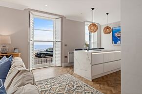 3 Croft House - Beach Front Sea Views Parking