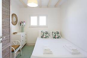 Villa Lydia in Faro With 3 Bedrooms and 1 Bathrooms