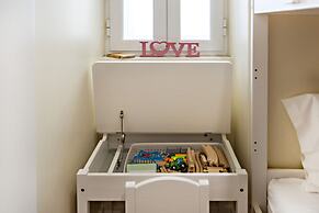 Blue Peacock in Faro