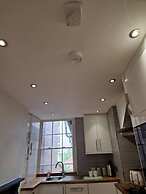 City Centre Duplex Sleeps 4 H9