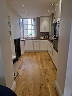 City Centre Duplex Sleeps 4 H9