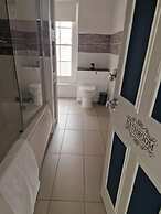 City Centre Duplex Sleeps 4 H9