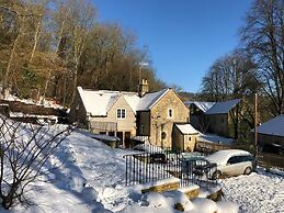 Beautiful Cottage Near Bath