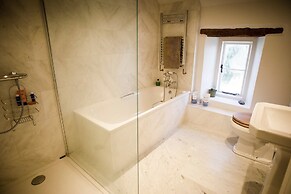 Beautiful Cottage Near Bath