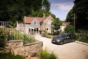 Beautiful Cottage Near Bath