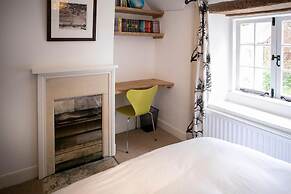 Beautiful Cottage Near Bath