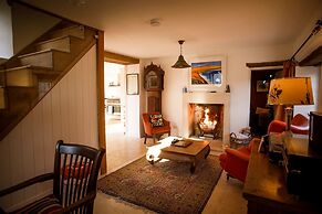 Beautiful Cottage Near Bath