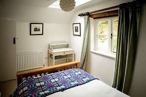 Beautiful Cottage Near Bath