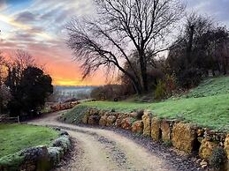 Beautiful Cottage Near Bath