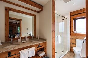 Mike Wiegele Helicopter Skiing