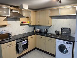 Broadlands Place