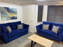 Broadlands Place
