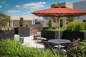 Fantastic Condo at Crystal City With Gym