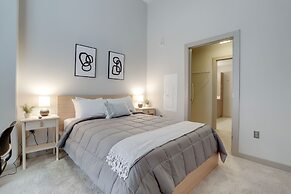 Fantastic Condo at Crystal City With Gym
