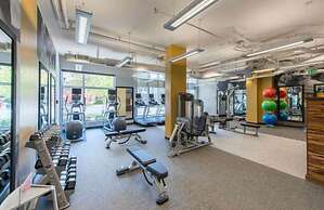 Fantastic Condo at Crystal City With Gym