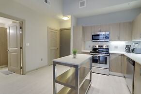 Fantastic Condo at Crystal City With Gym