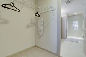 Fantastic Condo at Crystal City With Gym