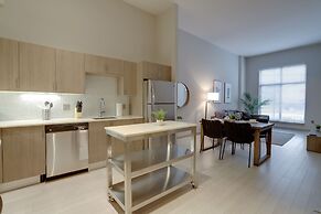 Fantastic Condo at Crystal City With Gym