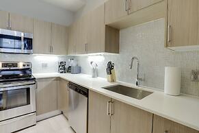 Fantastic Condo at Crystal City With Gym