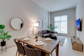 Fantastic Condo at Crystal City With Gym