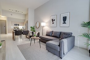 Fantastic Condo at Crystal City With Gym