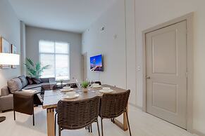 Fantastic Condo at Crystal City With Gym