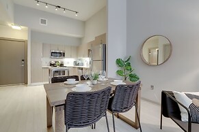 Fantastic Condo at Crystal City With Gym