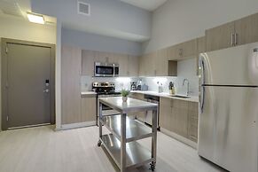 Fantastic Condo at Crystal City With Gym
