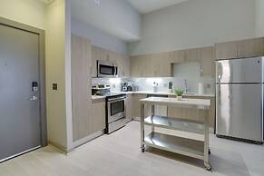 Fantastic Condo at Crystal City With Gym