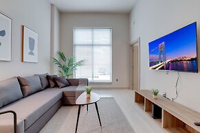 Fantastic Condo at Crystal City With Gym