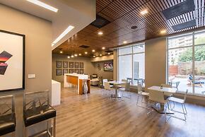 Fantastic Condo at Crystal City With Gym