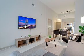 Fantastic Condo at Crystal City With Gym