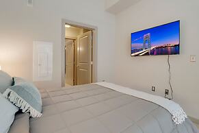 Fantastic Condo at Crystal City With Gym