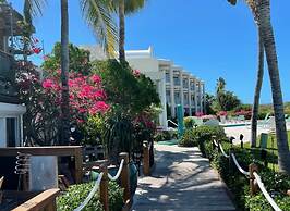 Caicos Coral Reef Beachfront Apartments