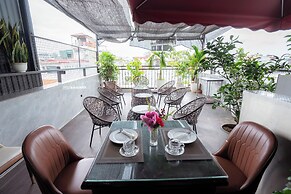 Golden Rose Premium Hotel