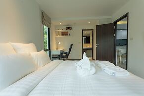 100mBeachfront gym Swimming Pools c100