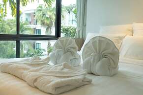 100mBeachfront gym Swimming Pools c100