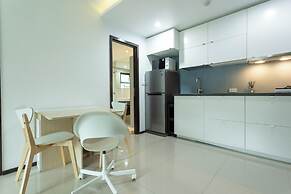 100mBeachfront gym Swimming Pools c100