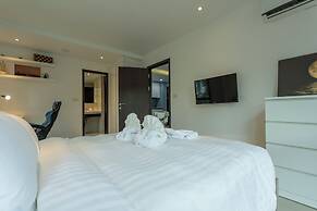 100mBeachfront gym Swimming Pools c100