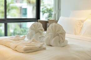 100mBeachfront gym Swimming Pools c100